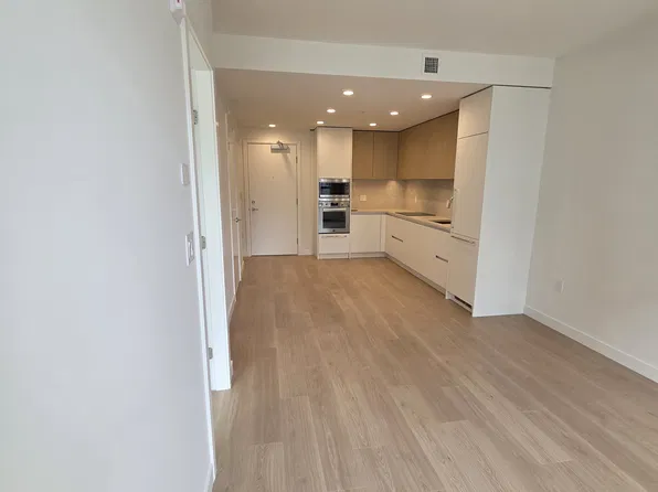588 Harrison Ave, Coquitlam, BC
