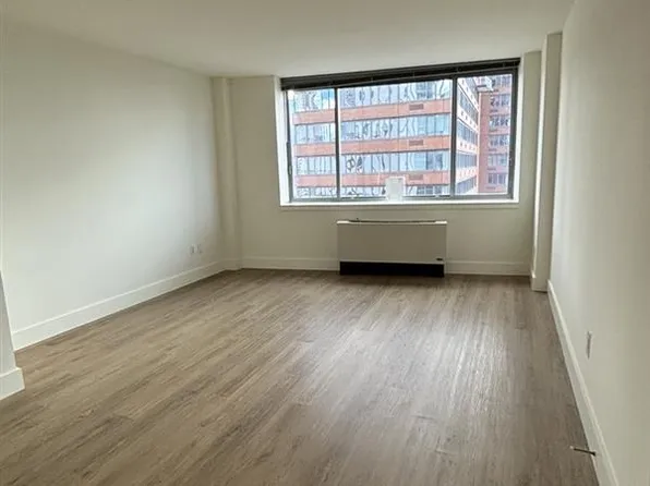 515 West 52nd Street image 3 of 7