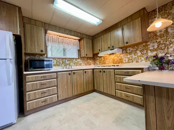 2042 Shetland Ln, Arcata, CA 95521