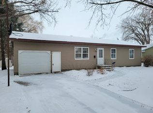 555 3rd St NW, Wells, MN 56097