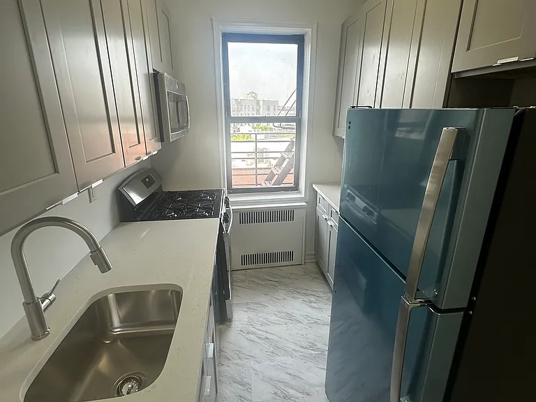 40-66 Ithaca St #4H — Photo 2