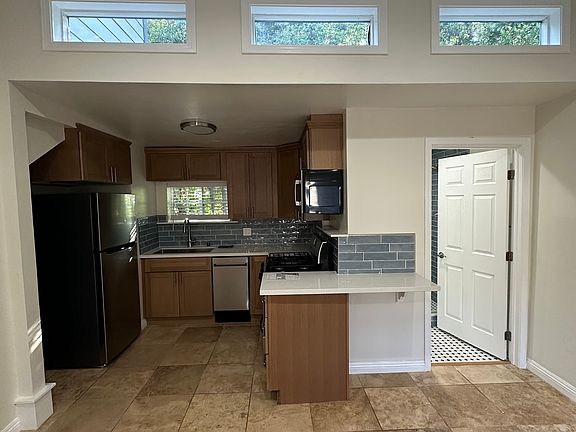 4th image of 147 El Nido Ave #B