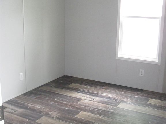 3rd image of 233 Newton St