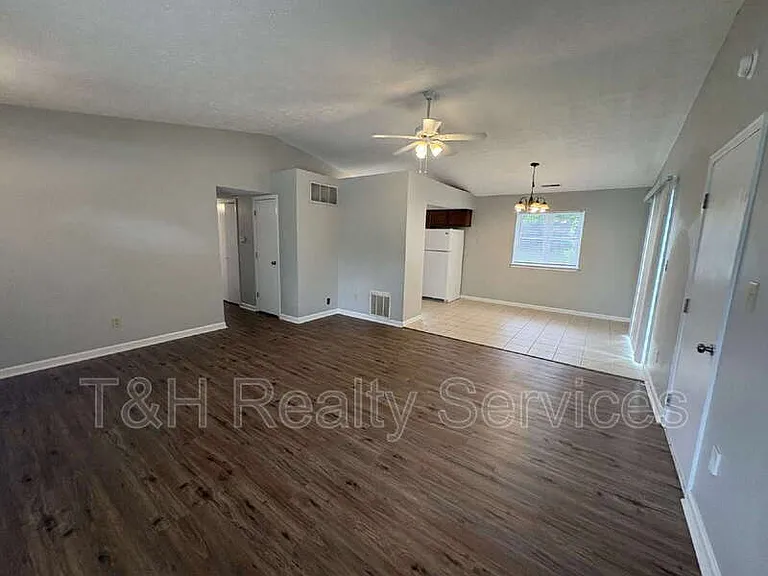 1527 Stacy Lynn Dr — Photo 3