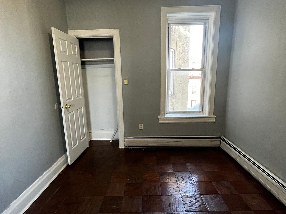 2nd image of 520 25th St APT 16