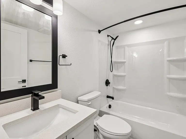 The Crest |NEWLY Renovated Studios, Lofts, 1, 2 & 3 Bedroom Homes Near the Beach — Photo 111
