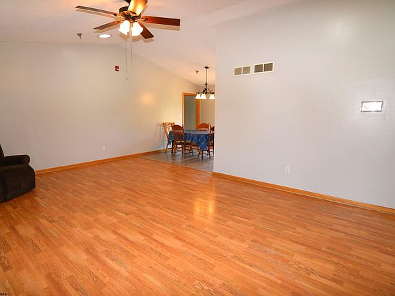 5th image of 117 Wells Ave