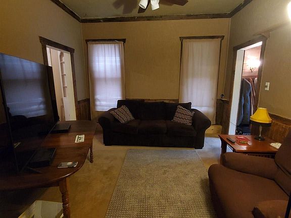 4th image of 1710 N Wisconsin Ave