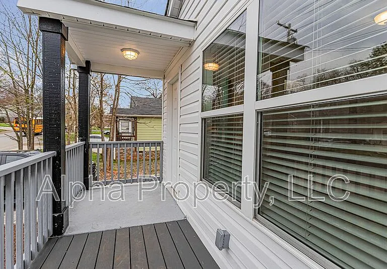 305 Buncombe St #A — Photo 3