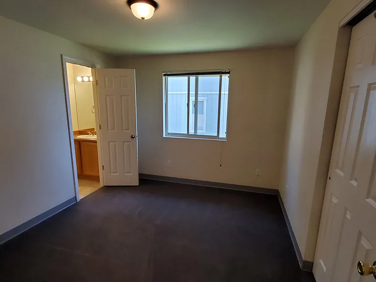 2113 N Yellowstone St #B — Photo 6