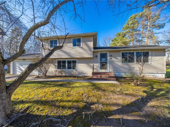 89 Timberline Dr, Penfield, NY 14526