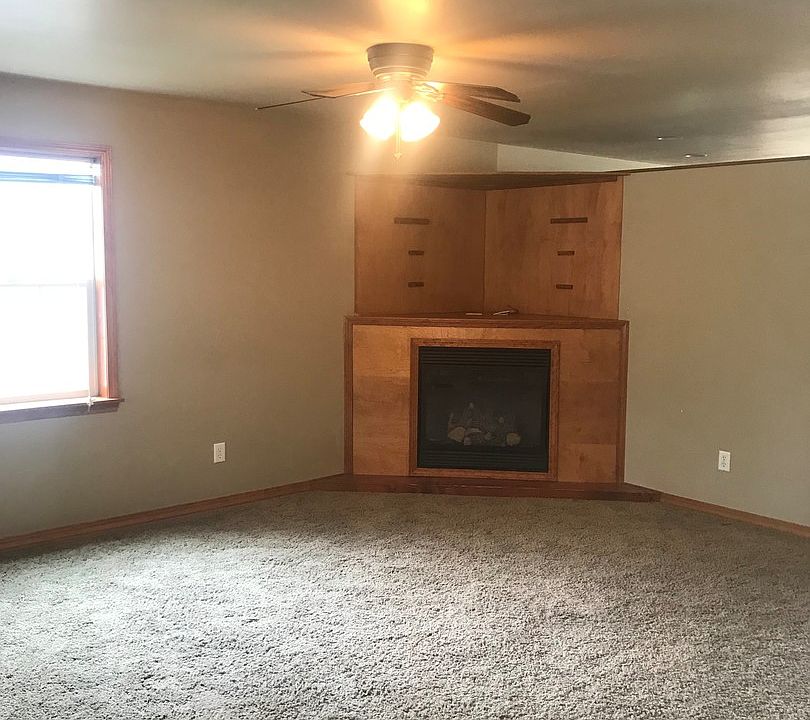 1st image of 489 Woodman Dr