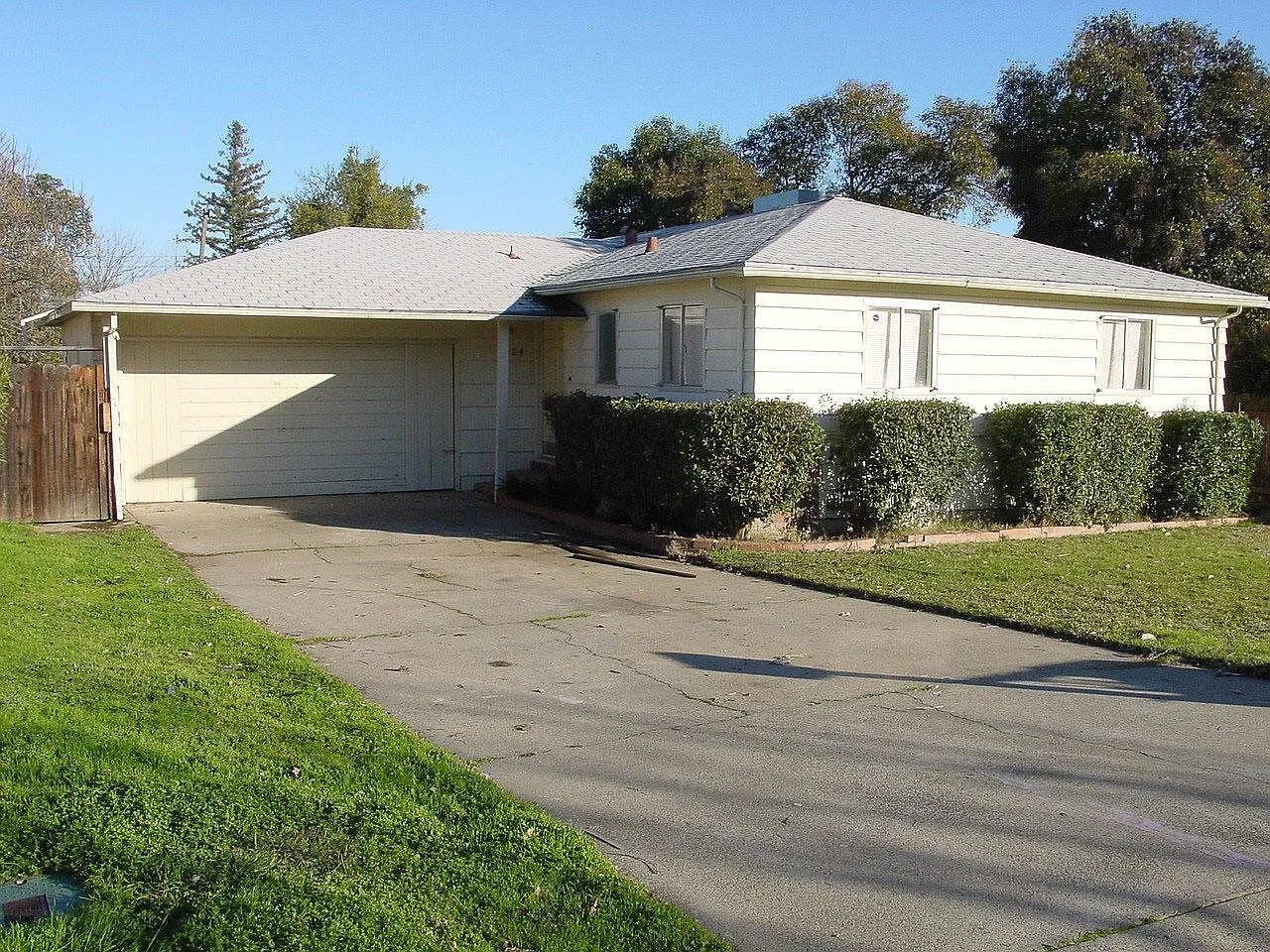 3 bed, 1345 sqft, $2,275 — Photo 1