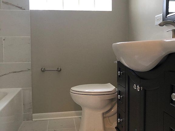 3rd image of 6023 N Artesian Ave