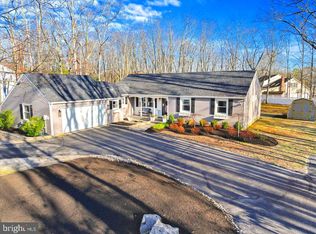 4 Packenah Trl, Shamong, NJ 08088