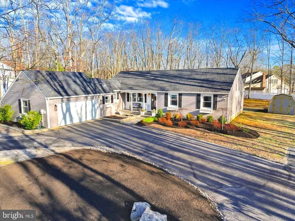 4 Packenah Trl, Shamong, NJ 08088