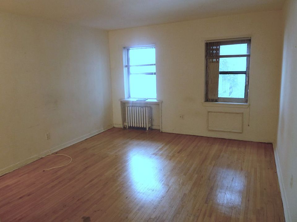 2nd image of 345 W 48th St APT 2D