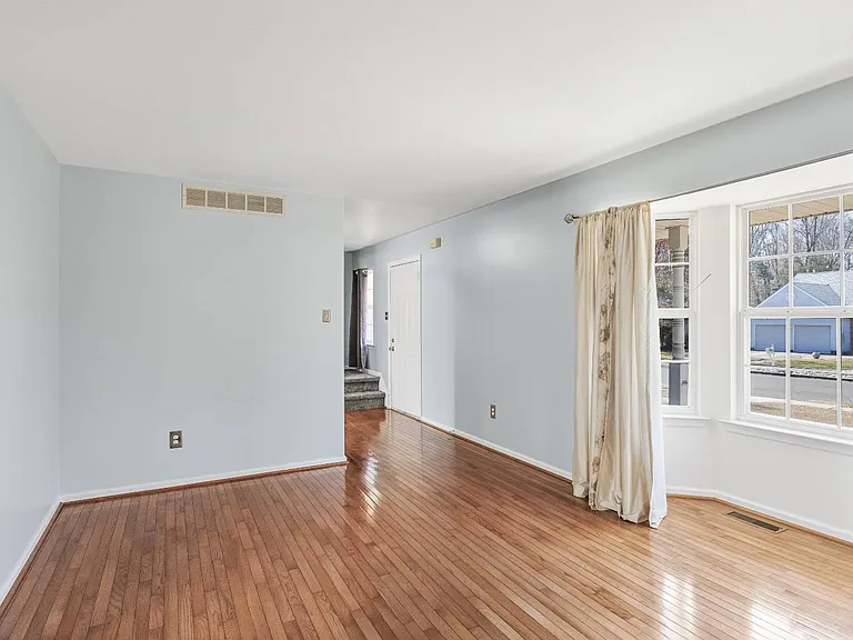 11 Banff Dr — Photo 12