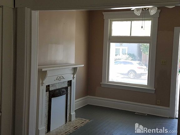3rd image of 552 Stanley Ave