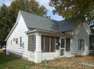 810 4th St, Monett, MO 65708