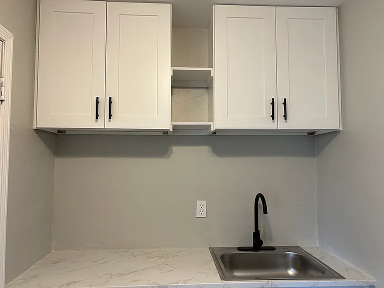 1533 S Bronough St #G — Photo 2