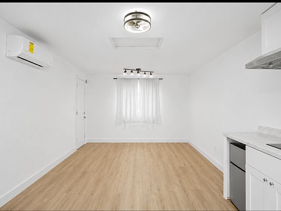 3rd image of 1913 S California St #1