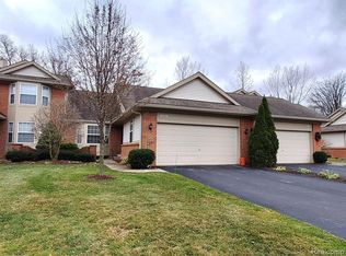 10357 Champions Cir, Grand Blanc, MI 48439