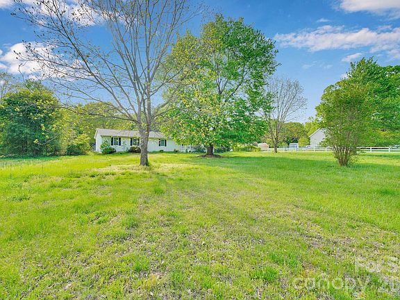 3rd image of 1260 Russell Rd