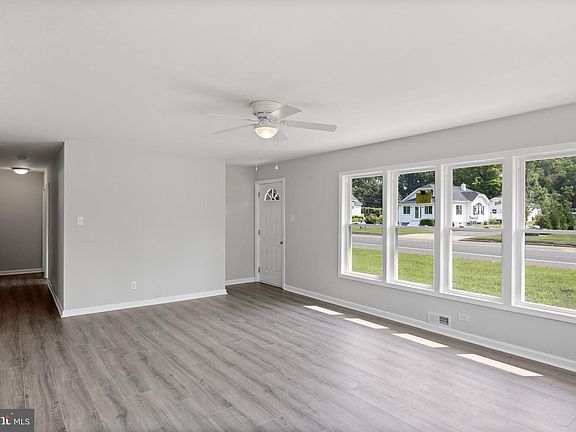 5th image of 100 N Burlington Rd