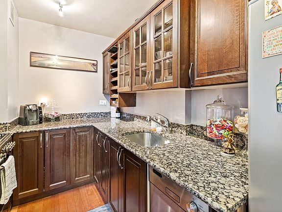 5th image of 343 E 74th St APT 5D