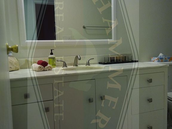 5th image of 2915 Lawrence St APT 1