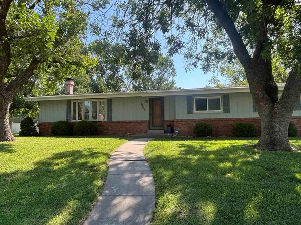 1400 Briarwood Ln, McPherson, KS 67460