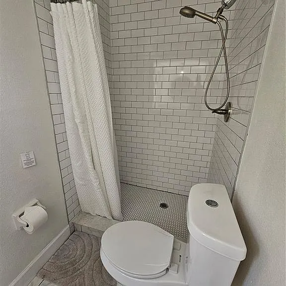 6442 Colonial Dr — Photo 13