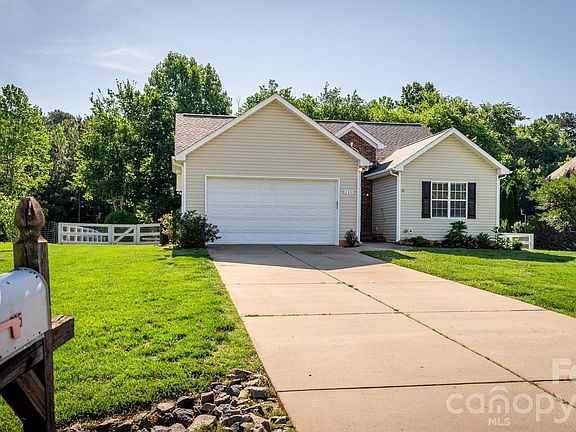3rd image of 235 Kendra Dr