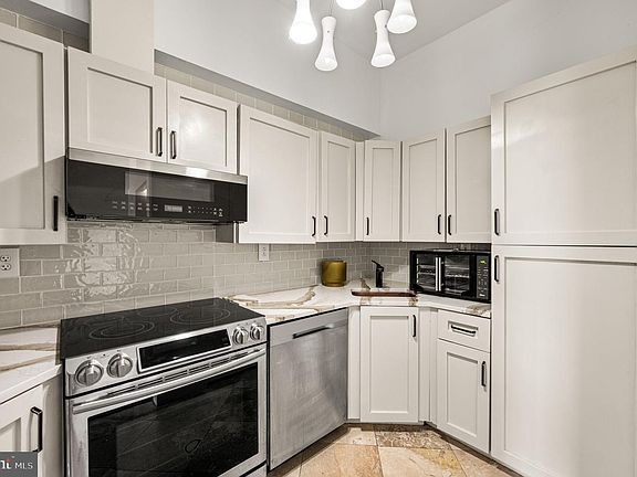 3rd image of 3 N Columbus Blvd APT Pl269