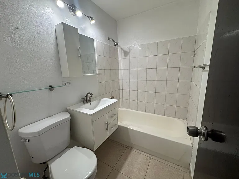 calle 4 Ave Monte Carlo #1104 — Photo 4