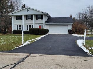 17800 W Saturn Dr, New Berlin, WI 53146