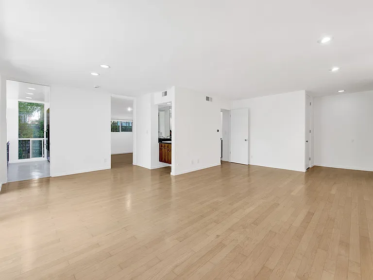 1147 N Clark St #206 — Photo 6