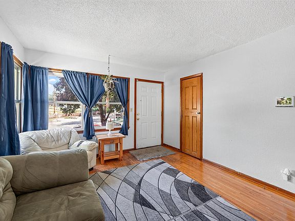 4th image of 725 California Ave E