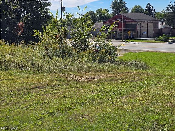4th image of 3093 S Main St