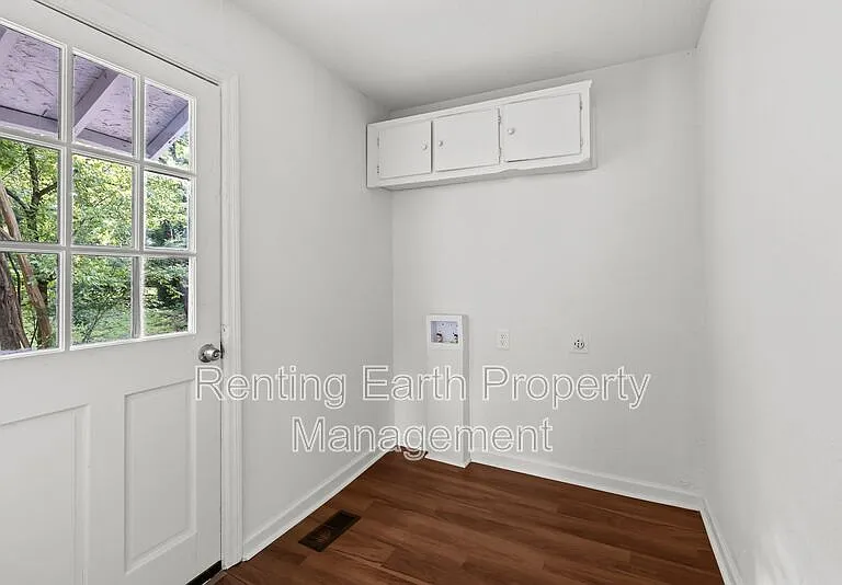 832 Meadowbrook Dr — Photo 12