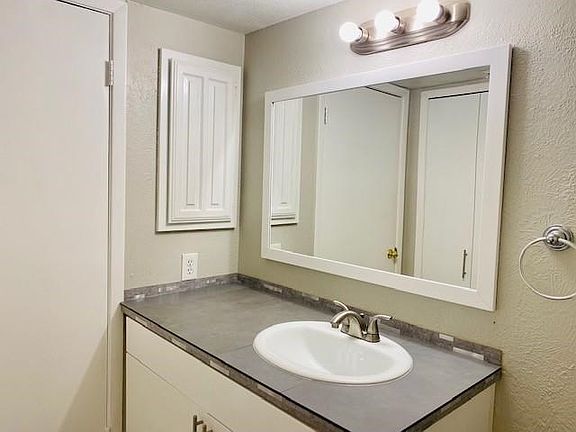 5th image of 333 Melrose Dr APT 21A