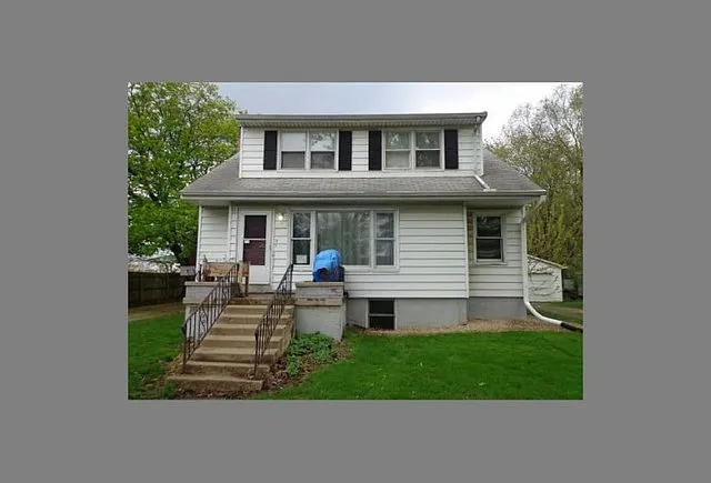 1712 W Clark St photo 1