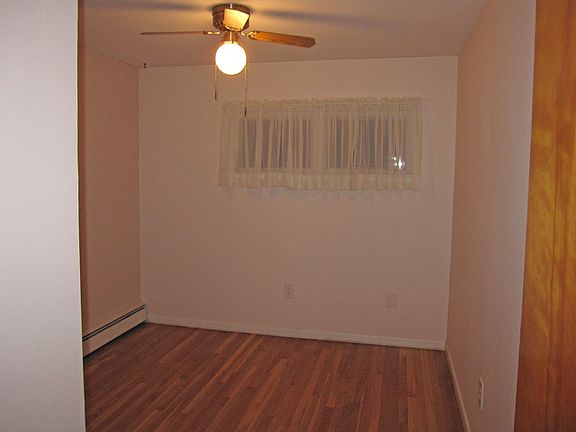 4th image of 223 Burwell St