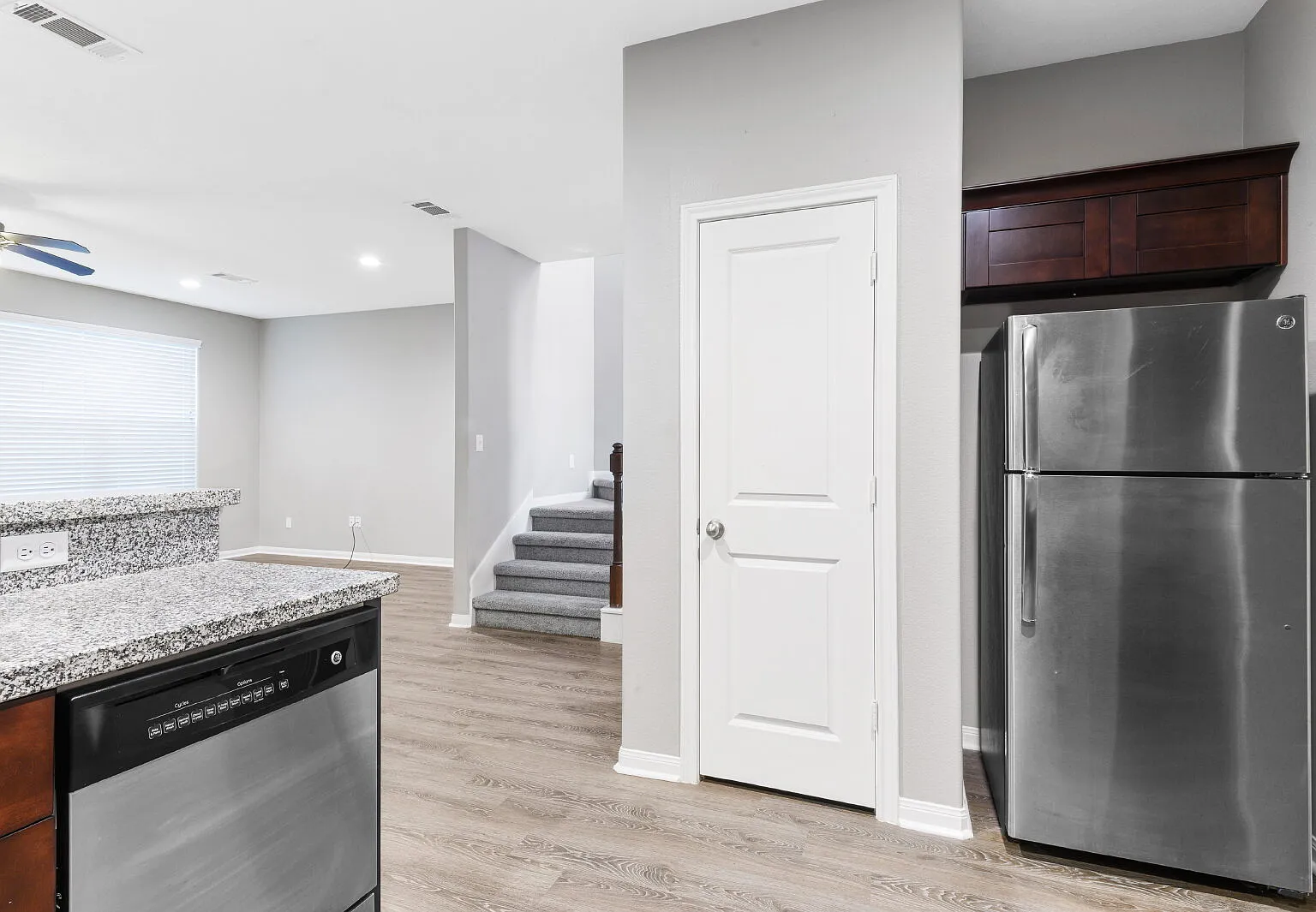 3 bed, 2.5 bath, 1403 sqft, $1,550 — Photo 3