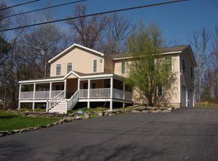 493 Little Walker Rd, Shohola, PA 18458