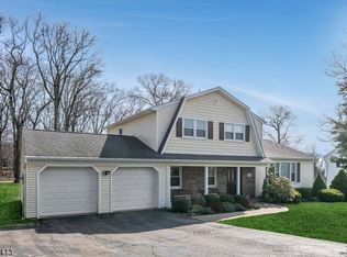 10 Ash Ln, Randolph, NJ 07869