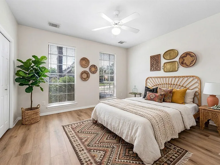 7902 Feather Springs Dr — Photo 23