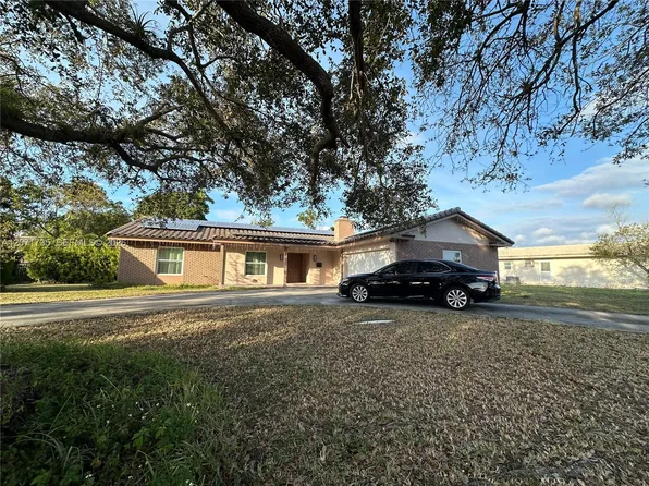 8203 NW 37th St, Coral Springs, FL 33065