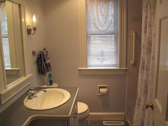 3rd image of 121 South St #1